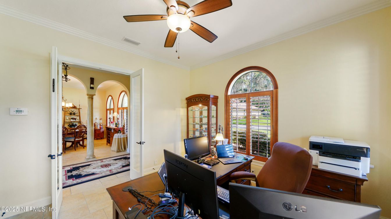 Home Office, Interior