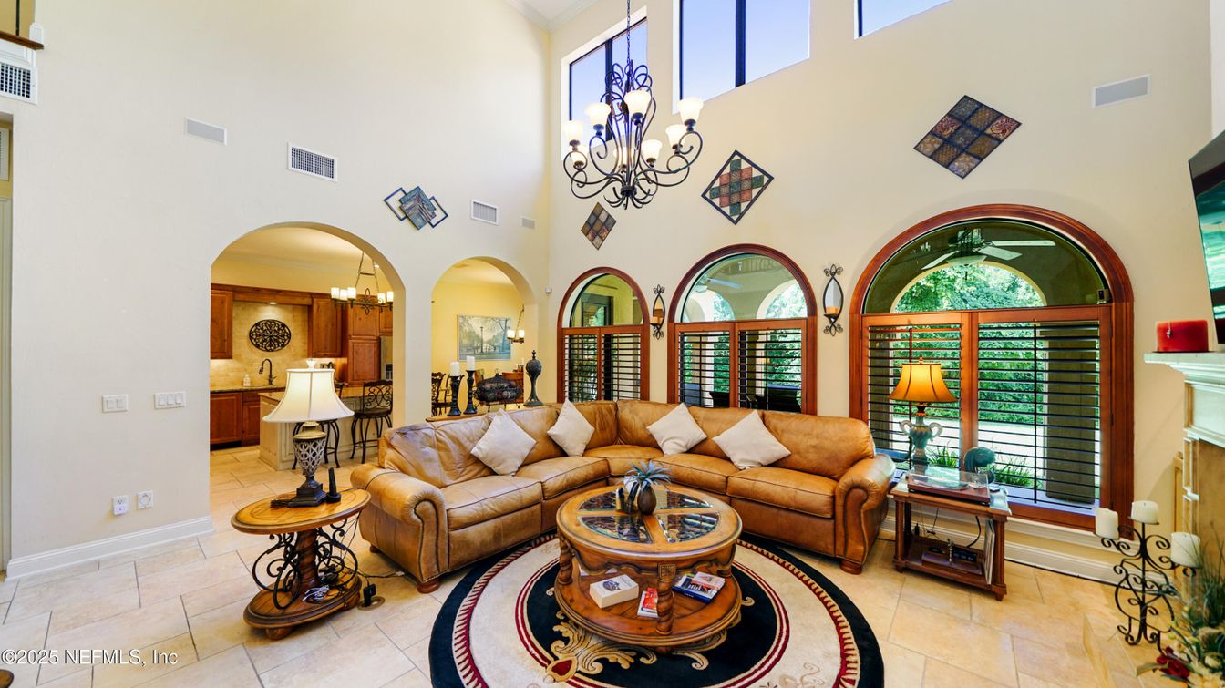 Chandelier, Interior, Living room