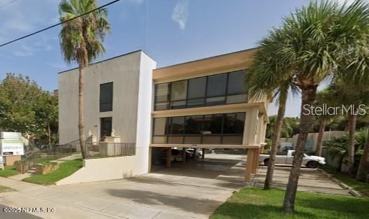 Backyard, Exterior, Facade, Modern