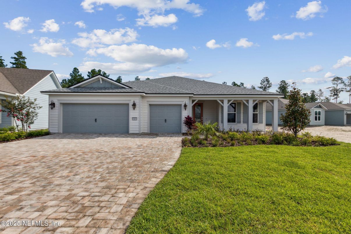 Attached, Exterior, Facade, Ranch