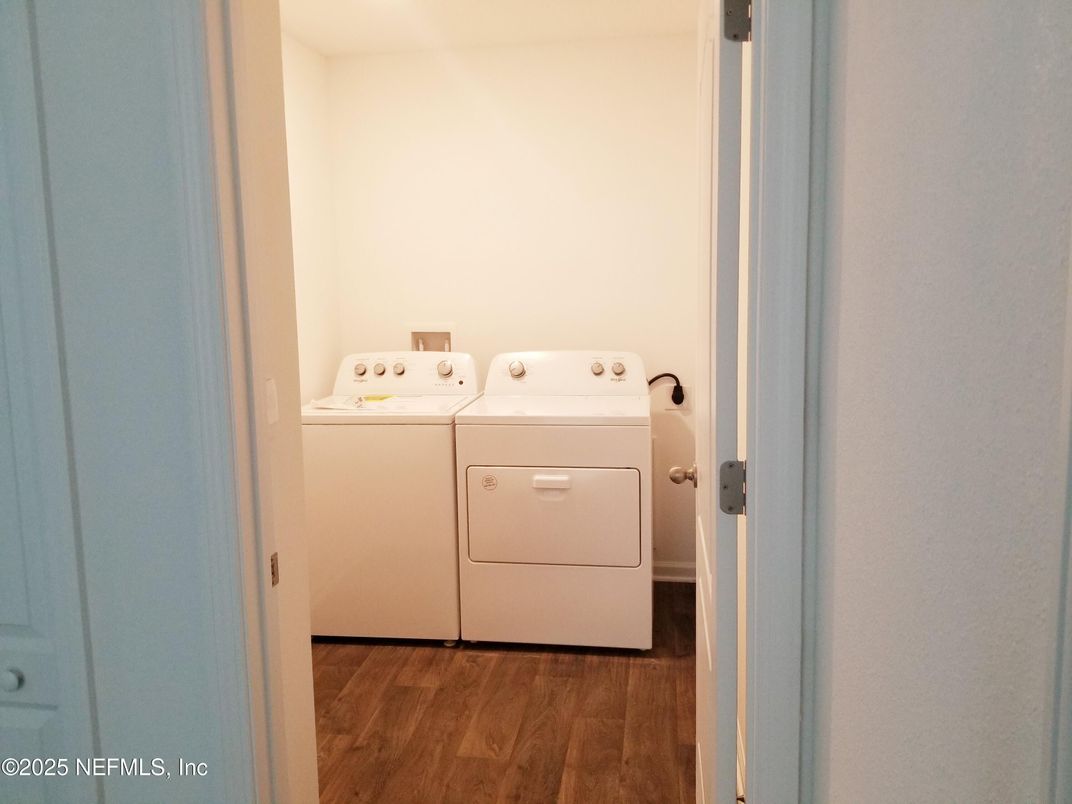 Interior, Washer, Wood Texture Flooring
