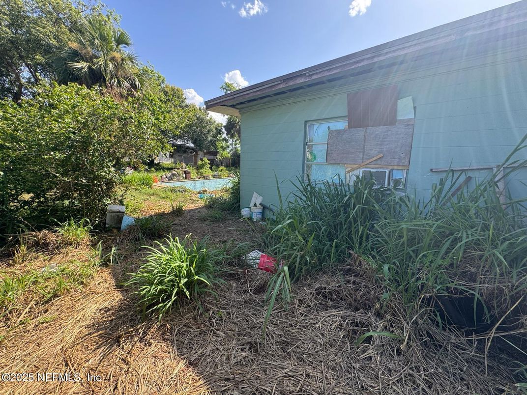 Backyard, Exterior