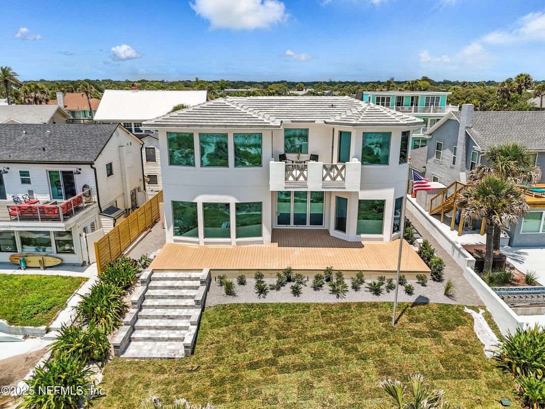 Exterior, Facade, Modern