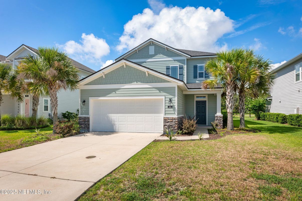 Attached, Exterior, Facade, American Craftsman