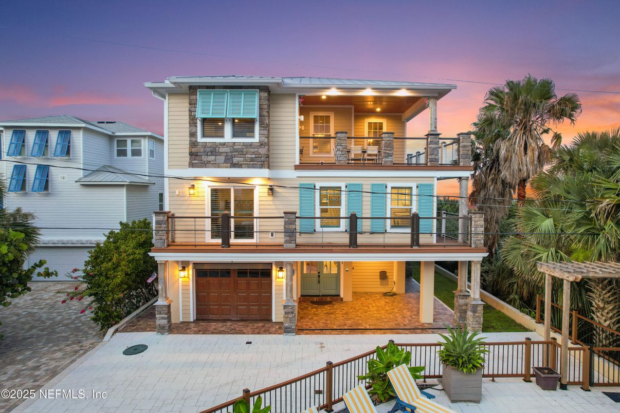 Attached, Exterior, Facade, Modern