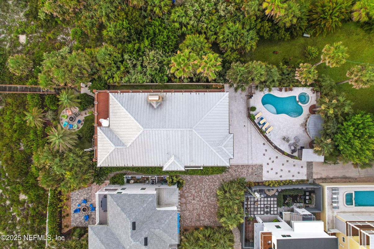 Exterior, Drone