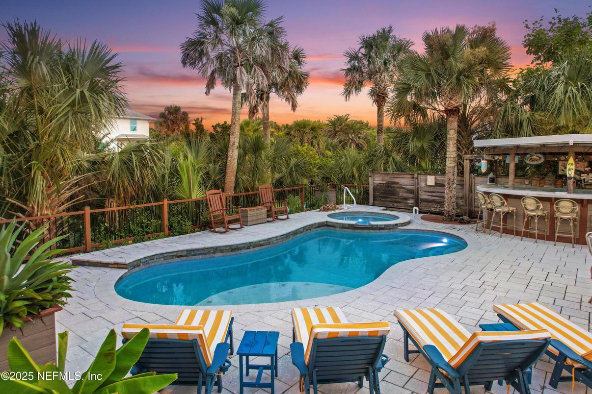 Exterior, Pool