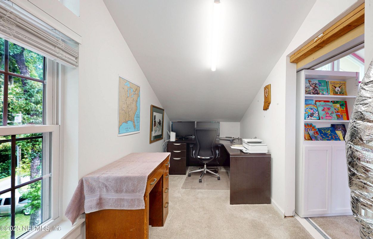 Home Office, Interior