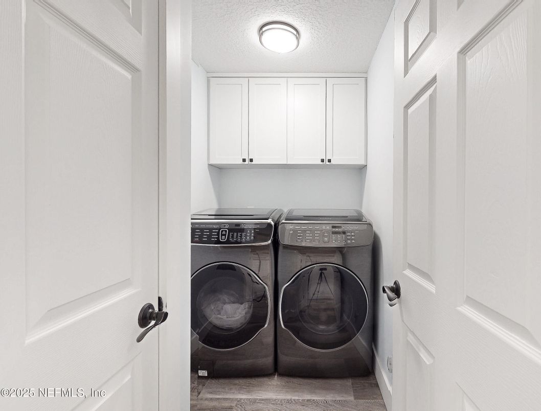 Interior, Washer, Wood Texture Flooring