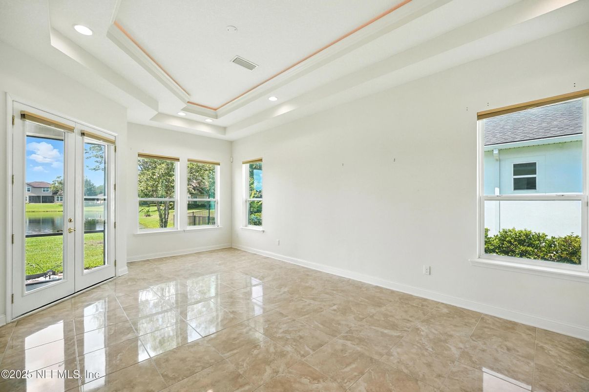 Empty room, Interior, Recessed Lighting, Water