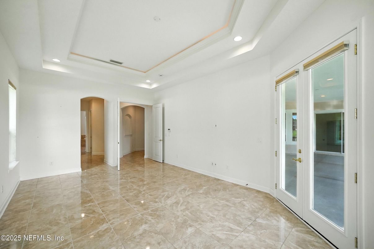 Empty room, Interior, Recessed Lighting