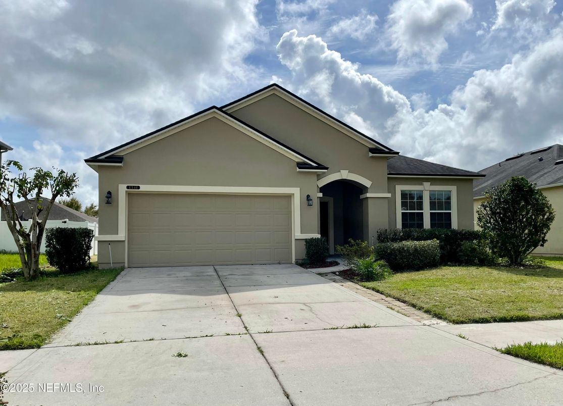 Attached, Exterior, Facade, American Craftsman