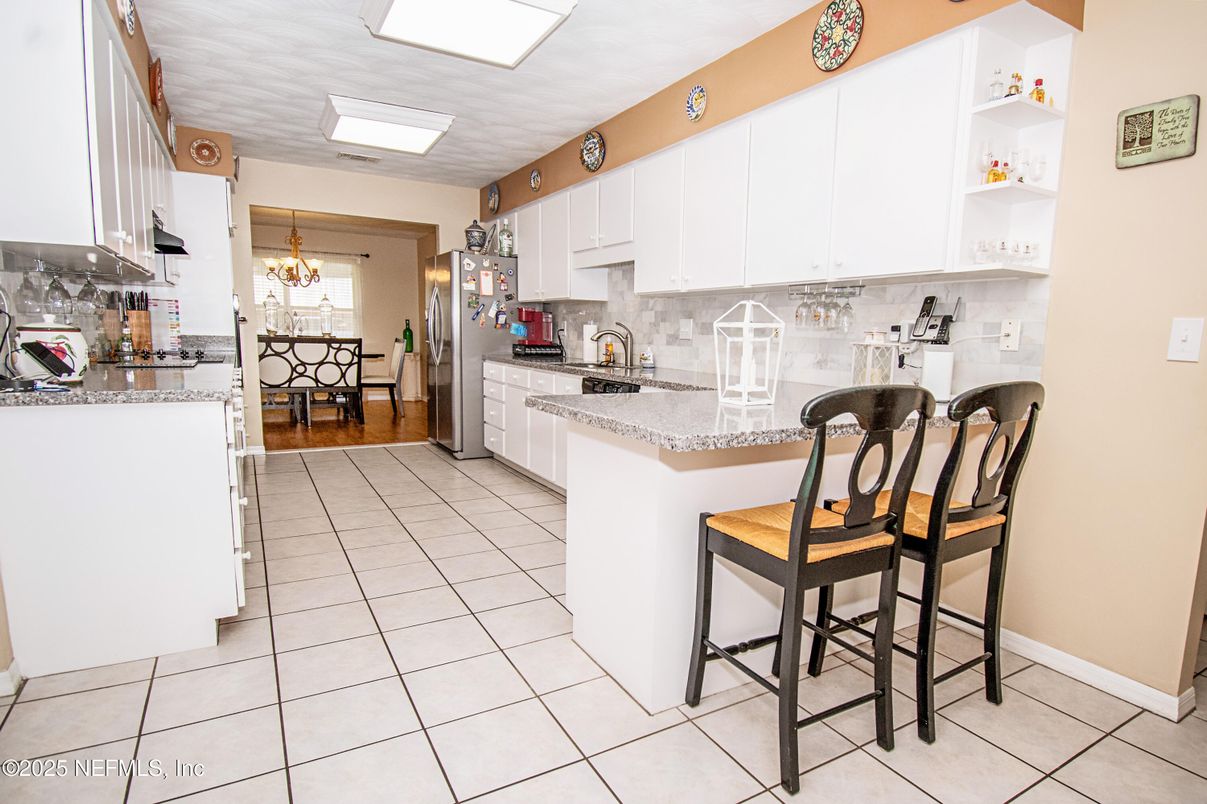Chandelier, Dining room, Interior, Kitchen