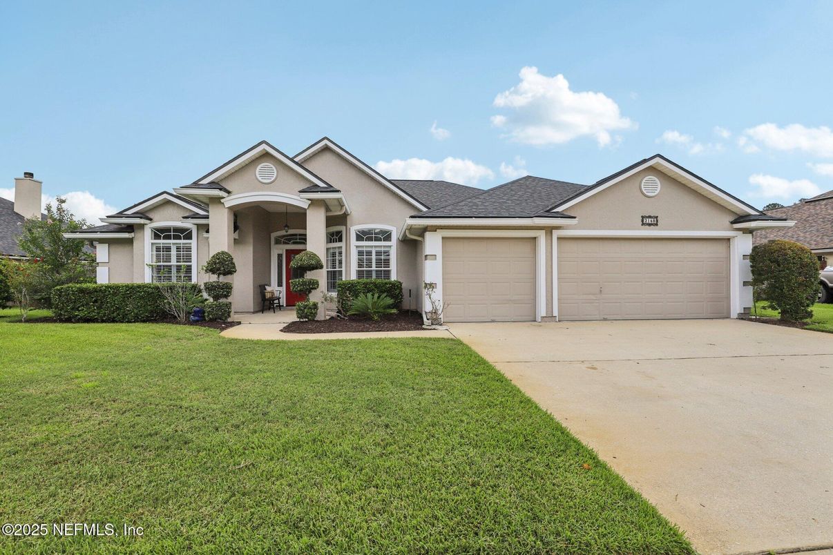 Attached, Exterior, Facade, Ranch