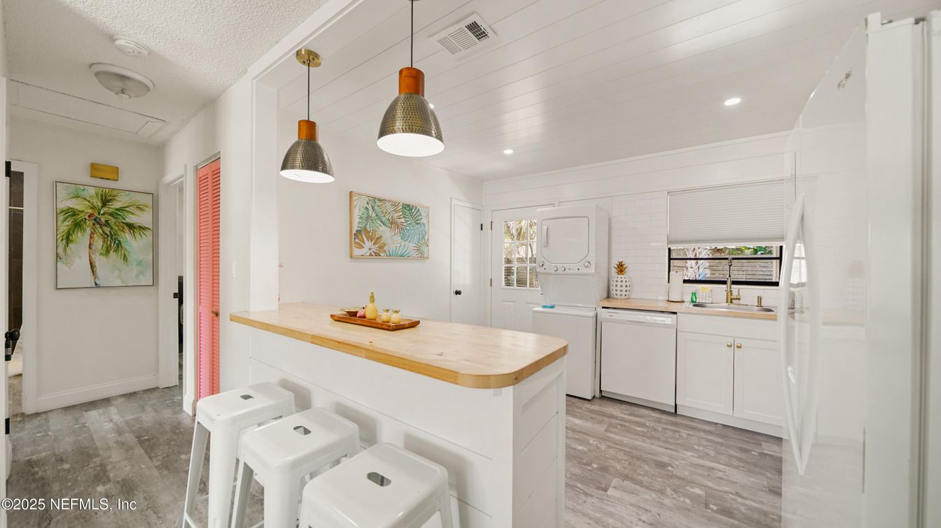 Interior, Kitchen, Pendant Lights, Recessed Lighting, Wood Texture Flooring