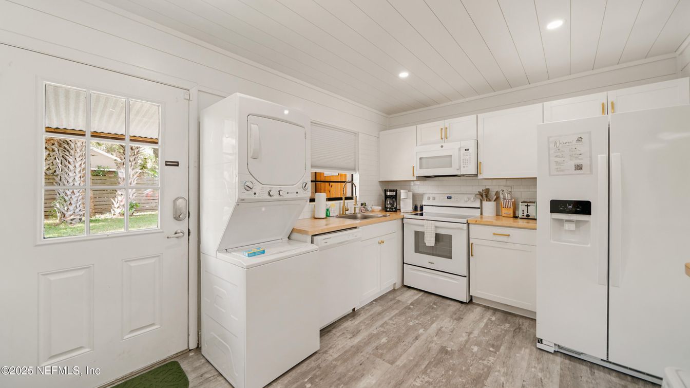 Interior, Kitchen, Recessed Lighting, Washer, Wood Texture Flooring