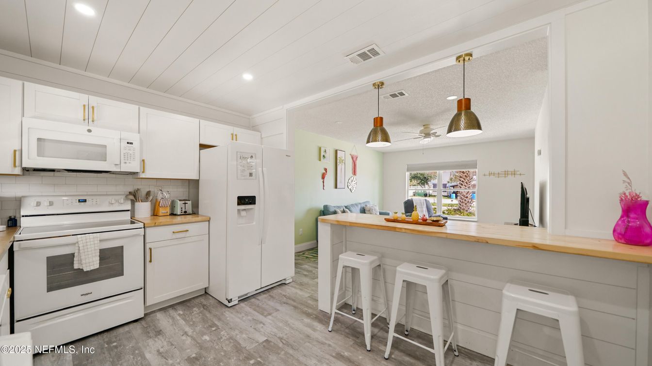 Interior, Kitchen, Pendant Lights, Recessed Lighting, Wood Texture Flooring