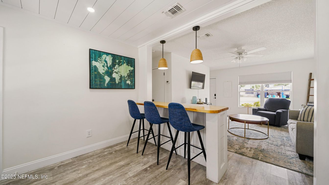Interior, Living room, Pendant Lights, Recessed Lighting, Wood Texture Flooring