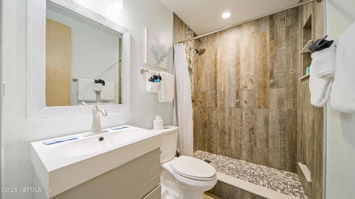 Bathroom, Interior, Recessed Lighting