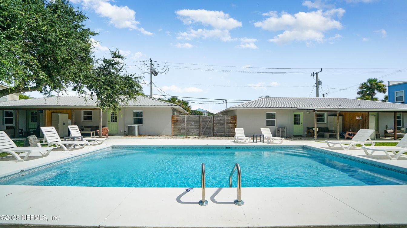 Exterior, Pool