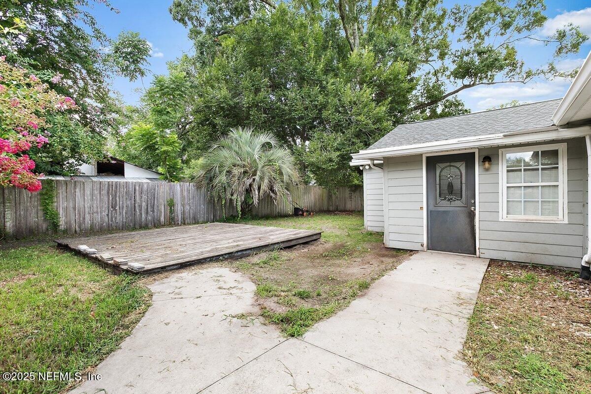Backyard, Exterior