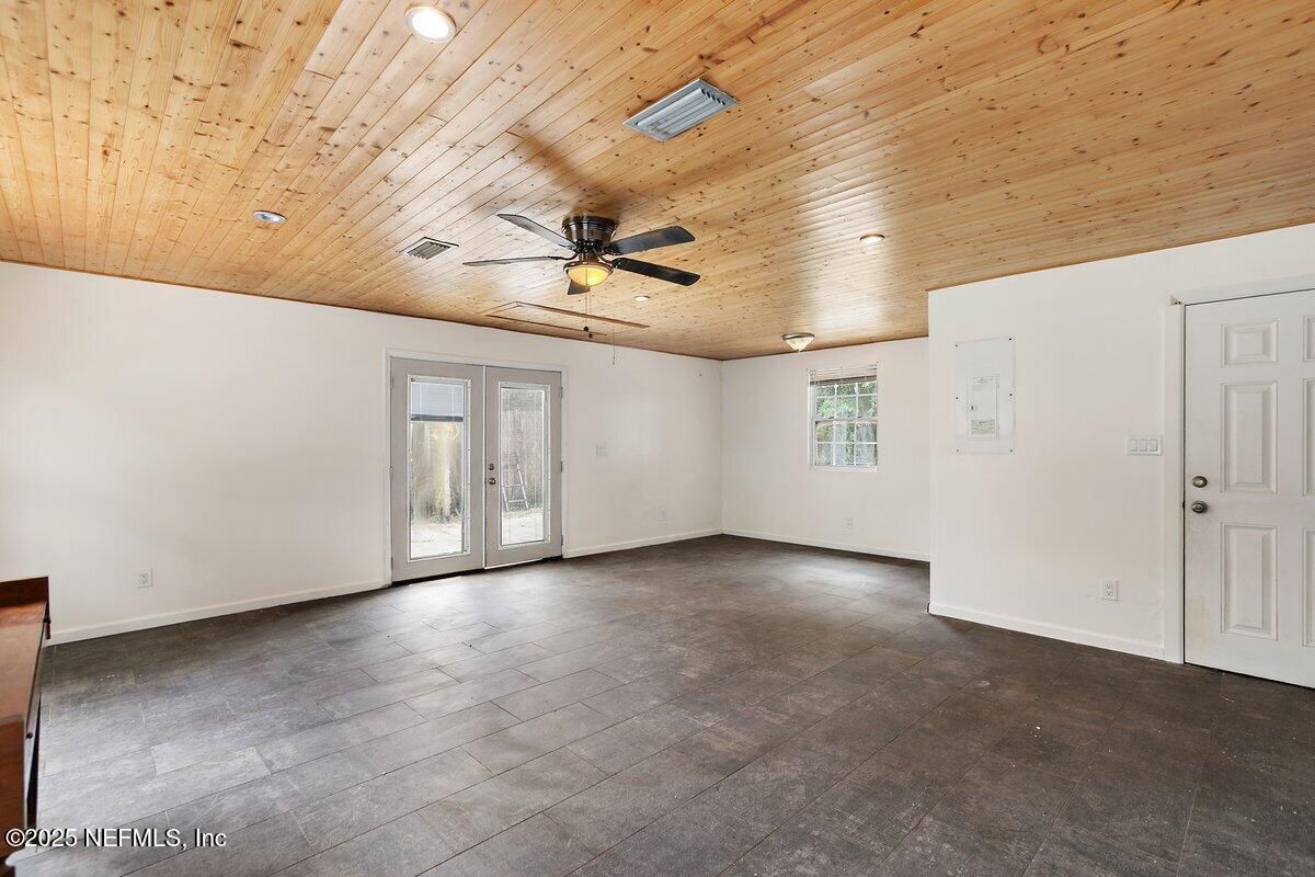 Empty room, Interior, Recessed Lighting, Wooden Ceilings
