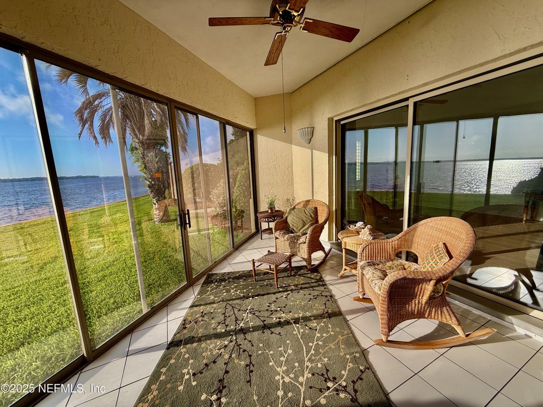 Interior, Sun Room, Water