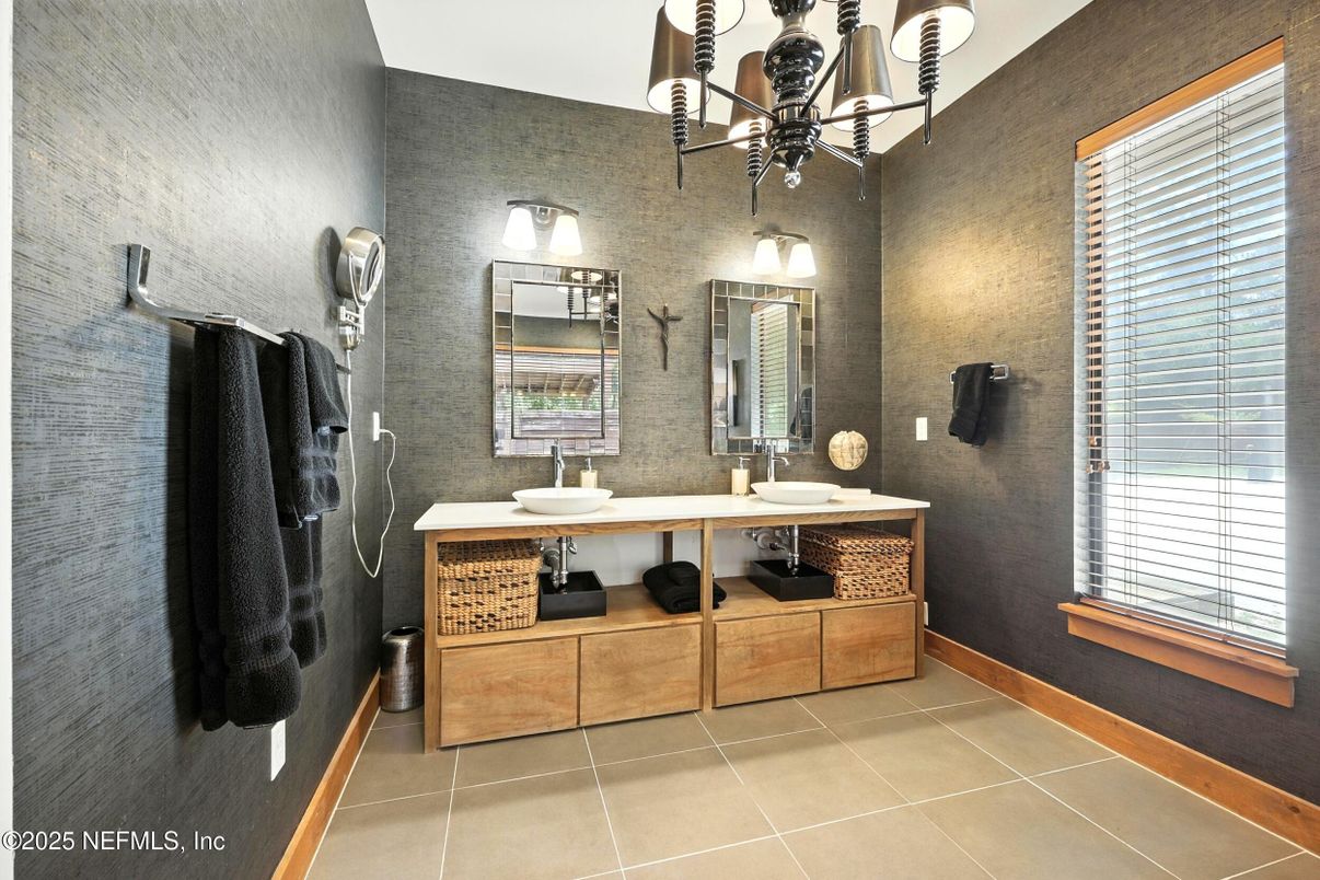 Bathroom, Dual Sink Vanities, Interior