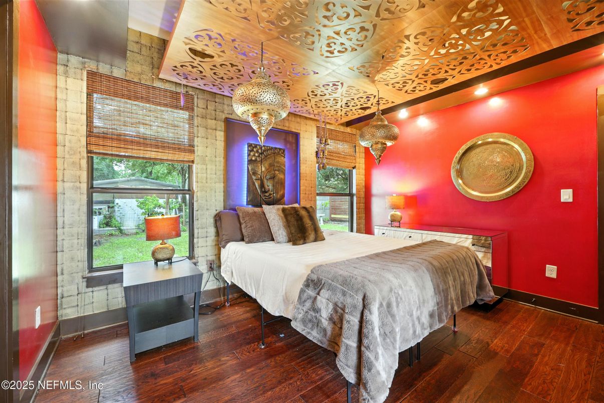 Bedroom, Interior, Pendant Lights, Recessed Lighting, Wood Texture Flooring