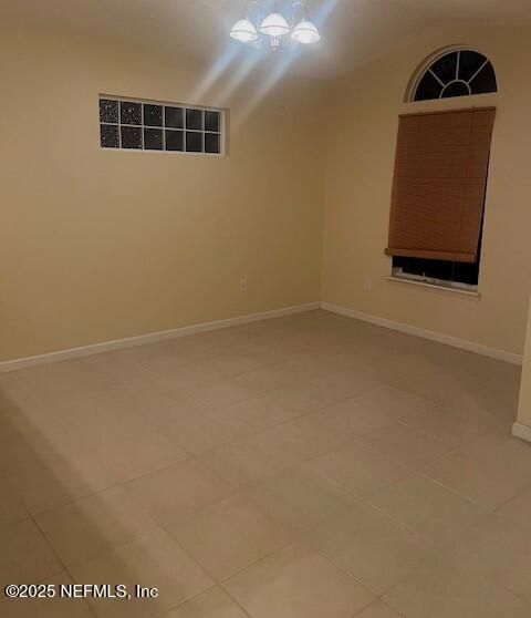 Empty room, Interior