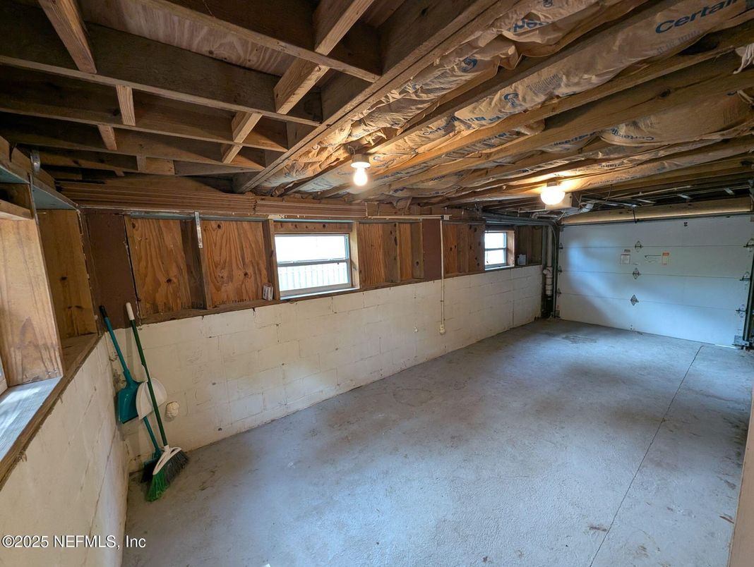 Empty room, Interior, Wooden Beams, Wooden Walls