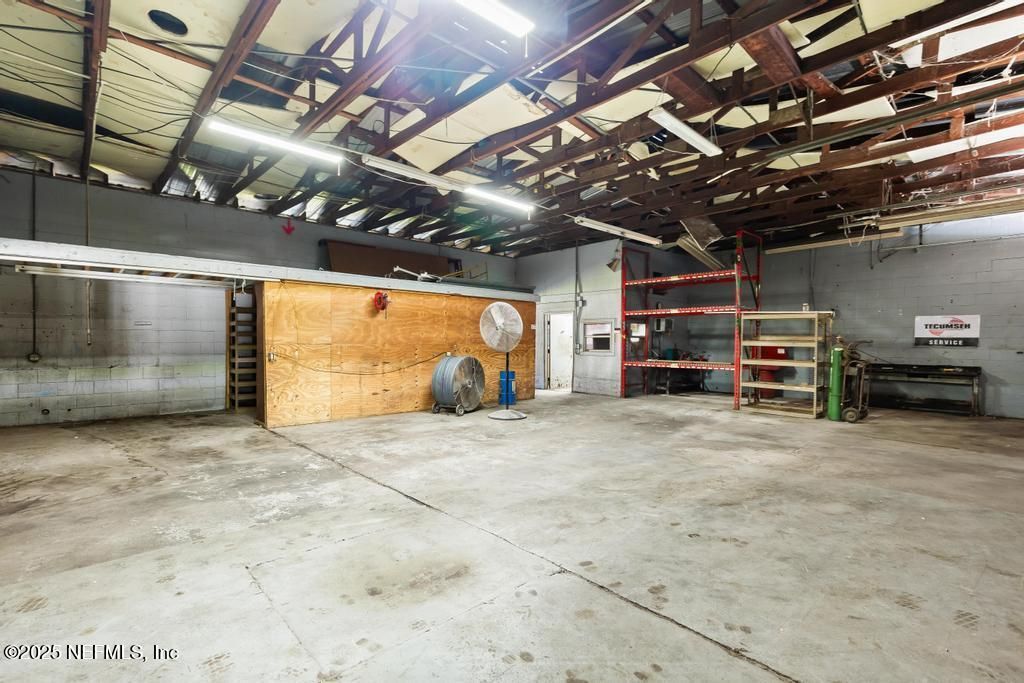 Garage, Interior, Stone Walls