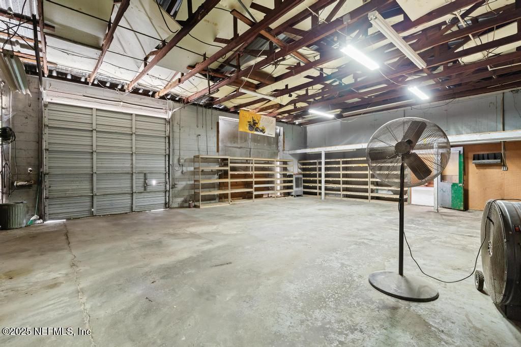 Garage, Interior, Wooden Beams