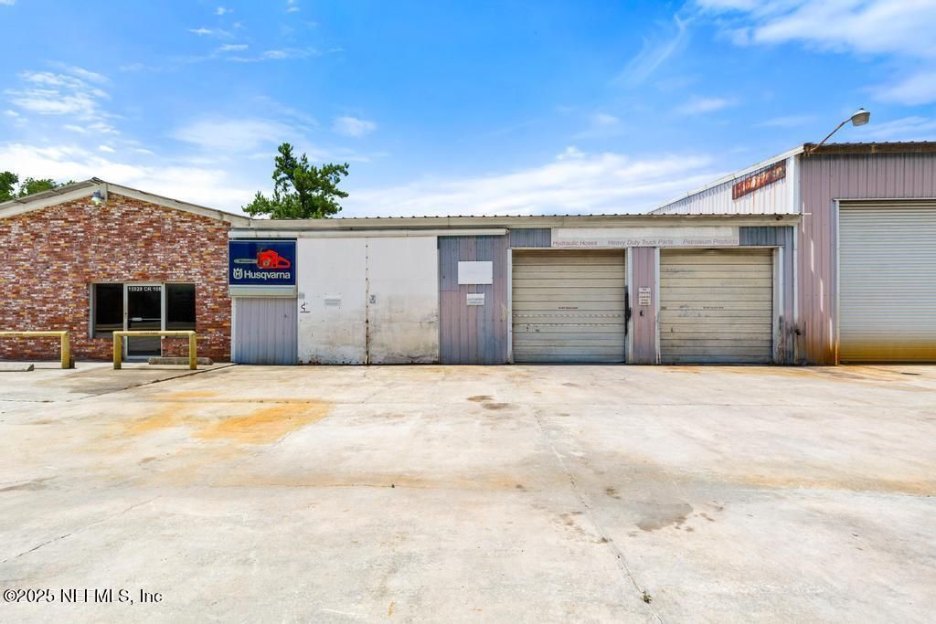 Detached Garage, Exterior