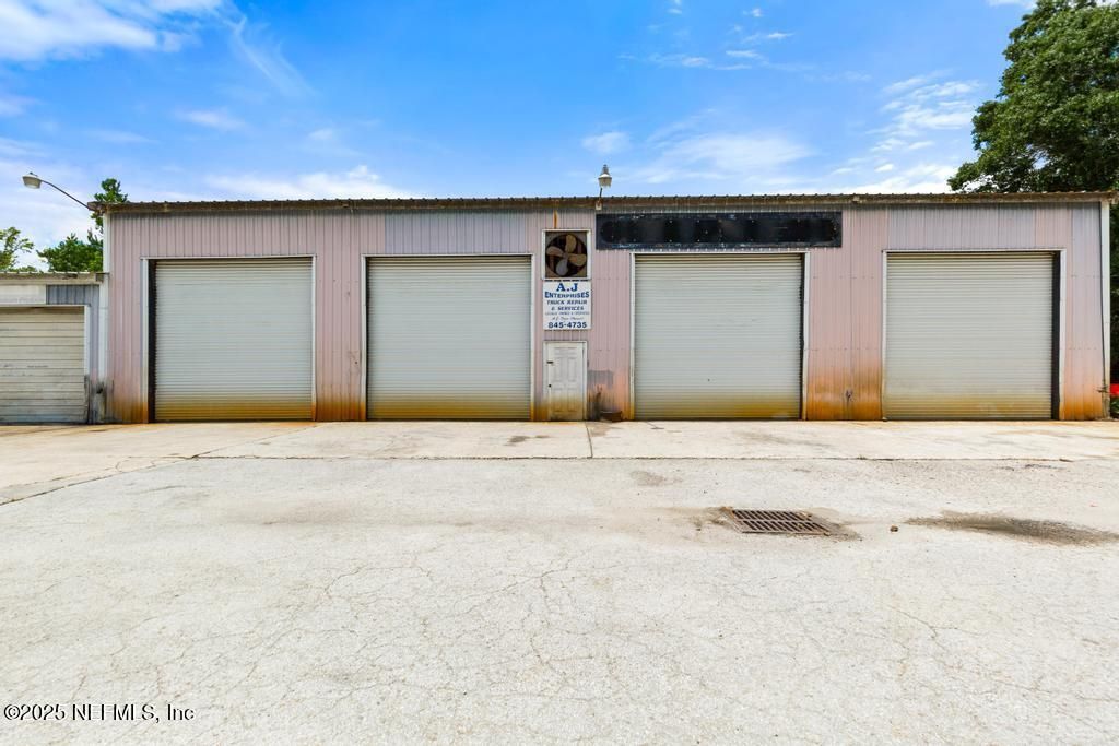 Detached Garage, Exterior