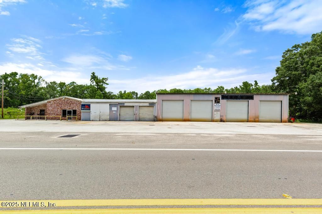 Attached, Backyard, Exterior, Facade, Brick Facade, Ranch