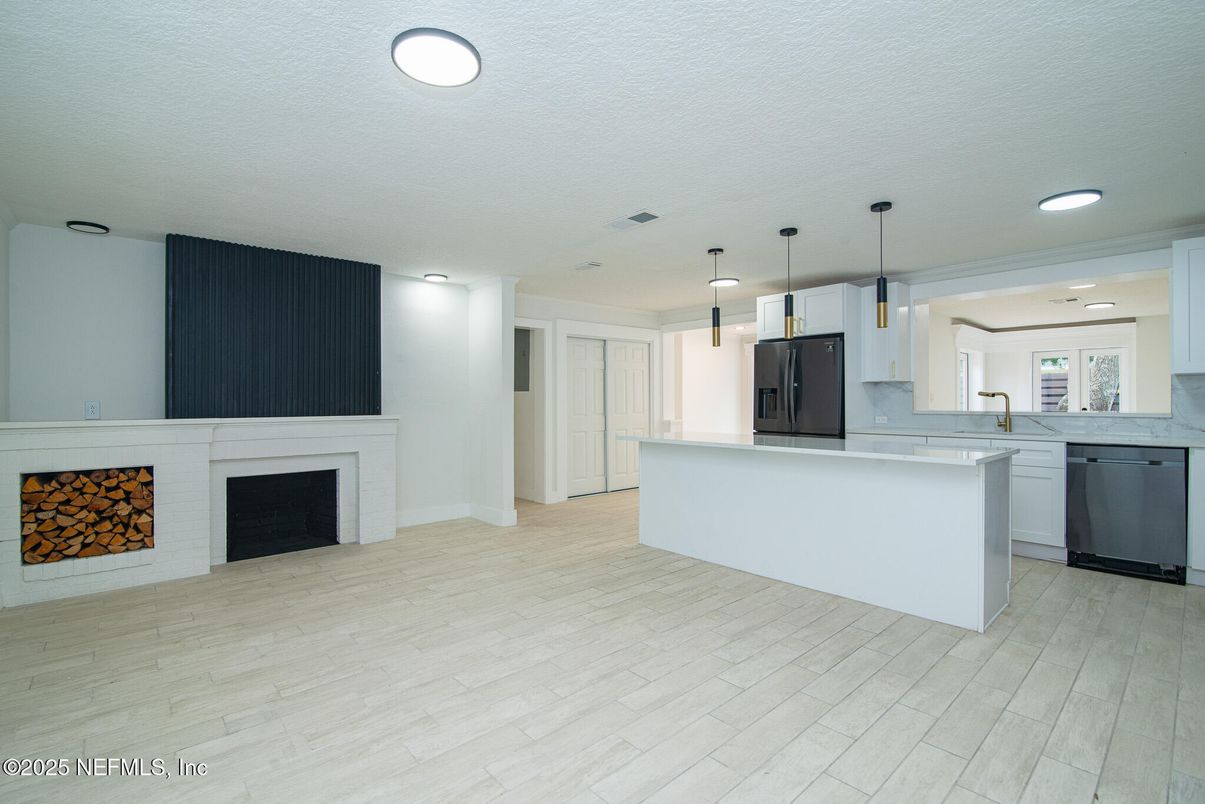 Fireplace, Interior, Kitchen, Pendant Lights, Recessed Lighting, Wood Texture Flooring