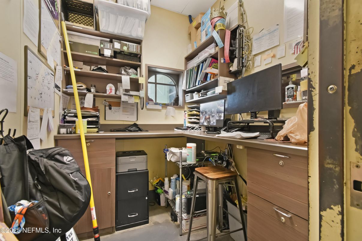 Home Office, Interior
