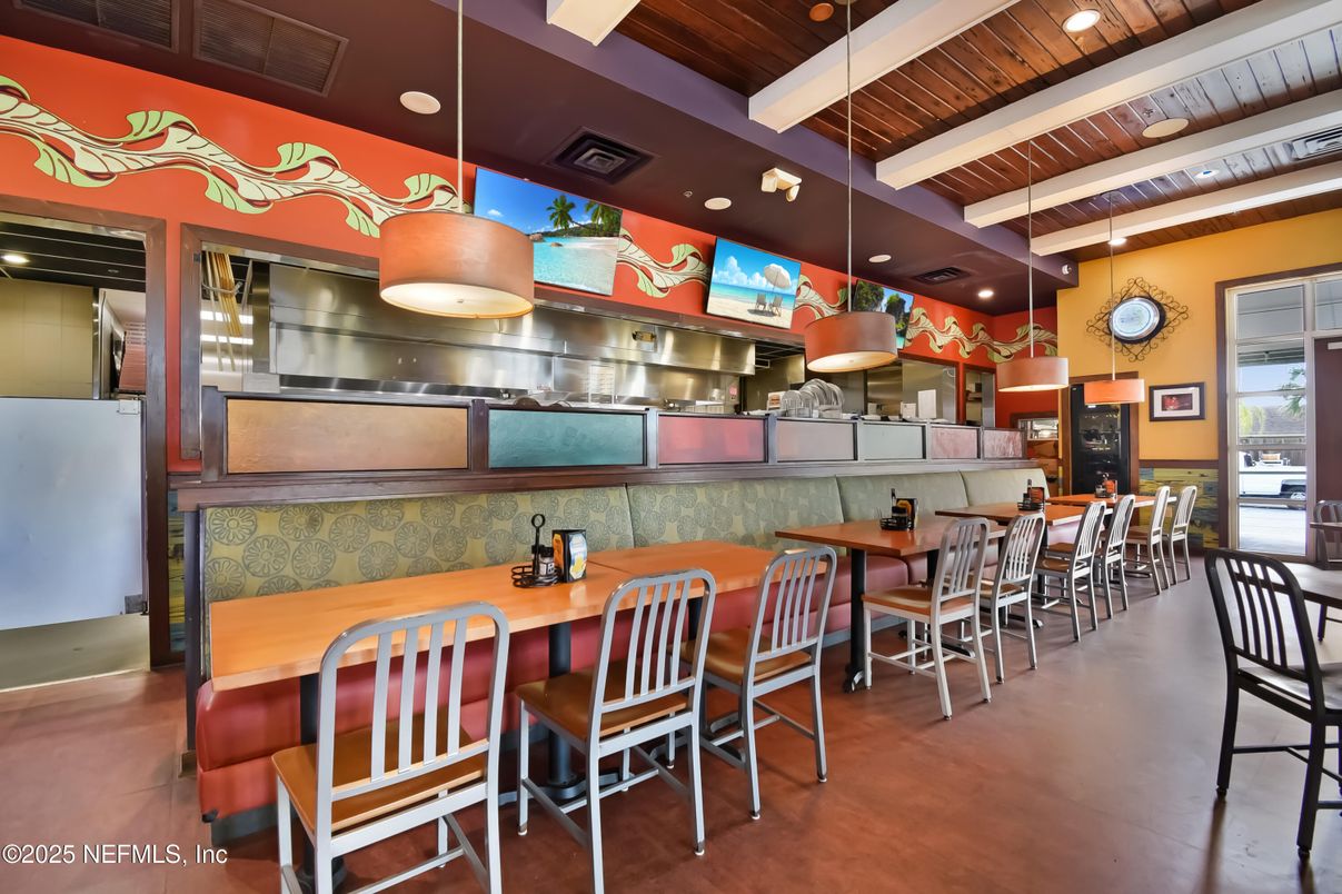 Dining room, Interior, Pendant Lights, Recessed Lighting