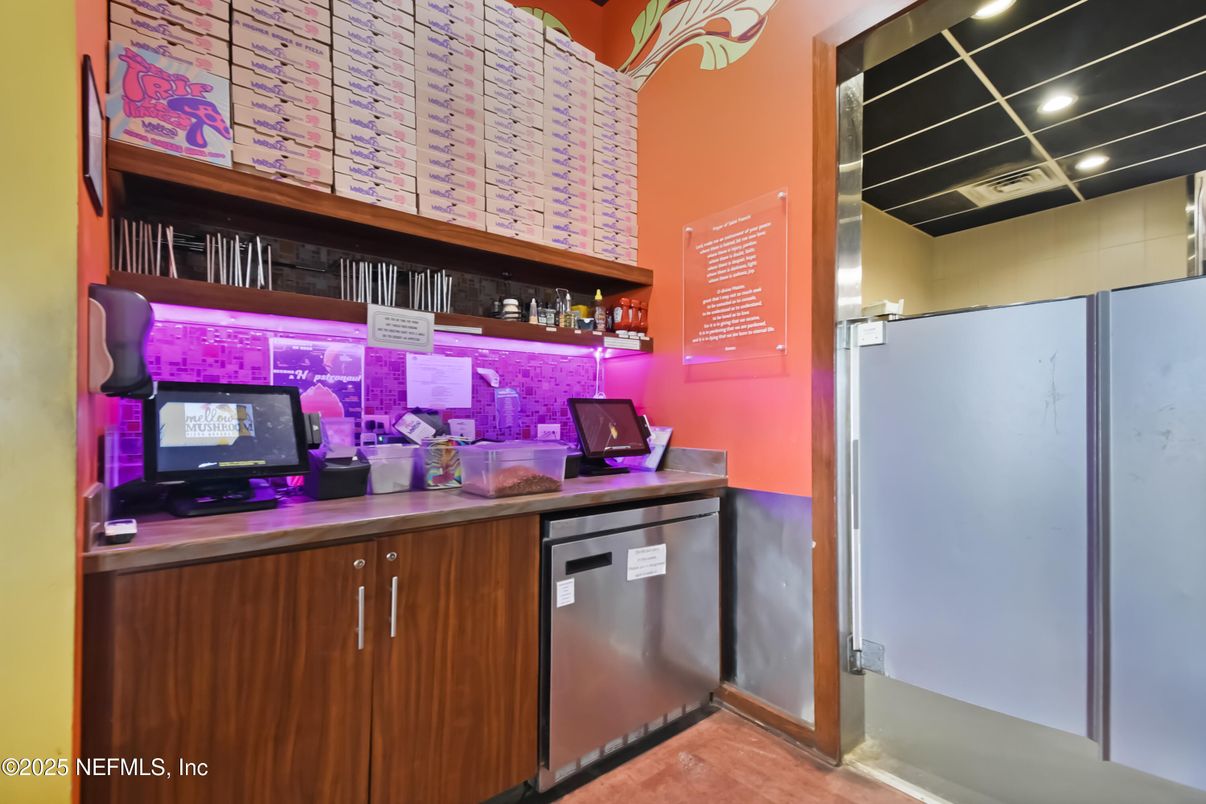 Interior, Kitchen, Recessed Lighting, Washer