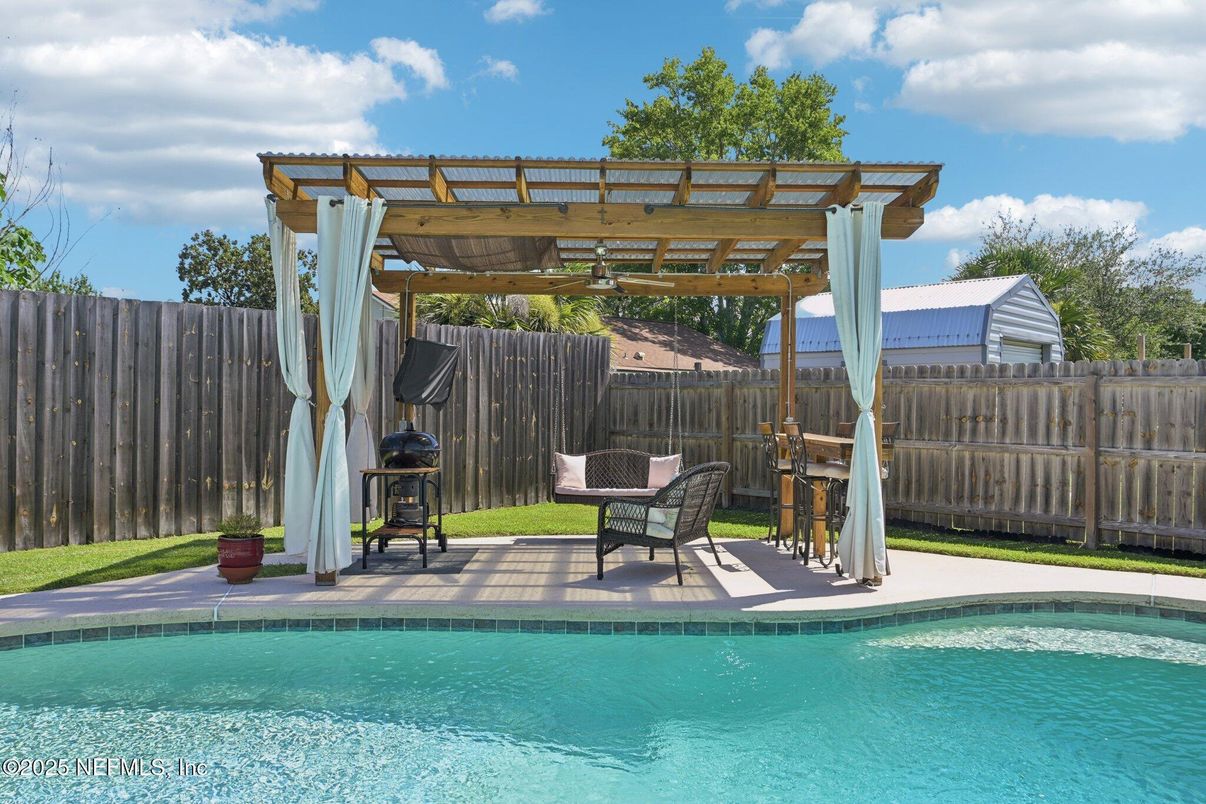 Exterior, Pool