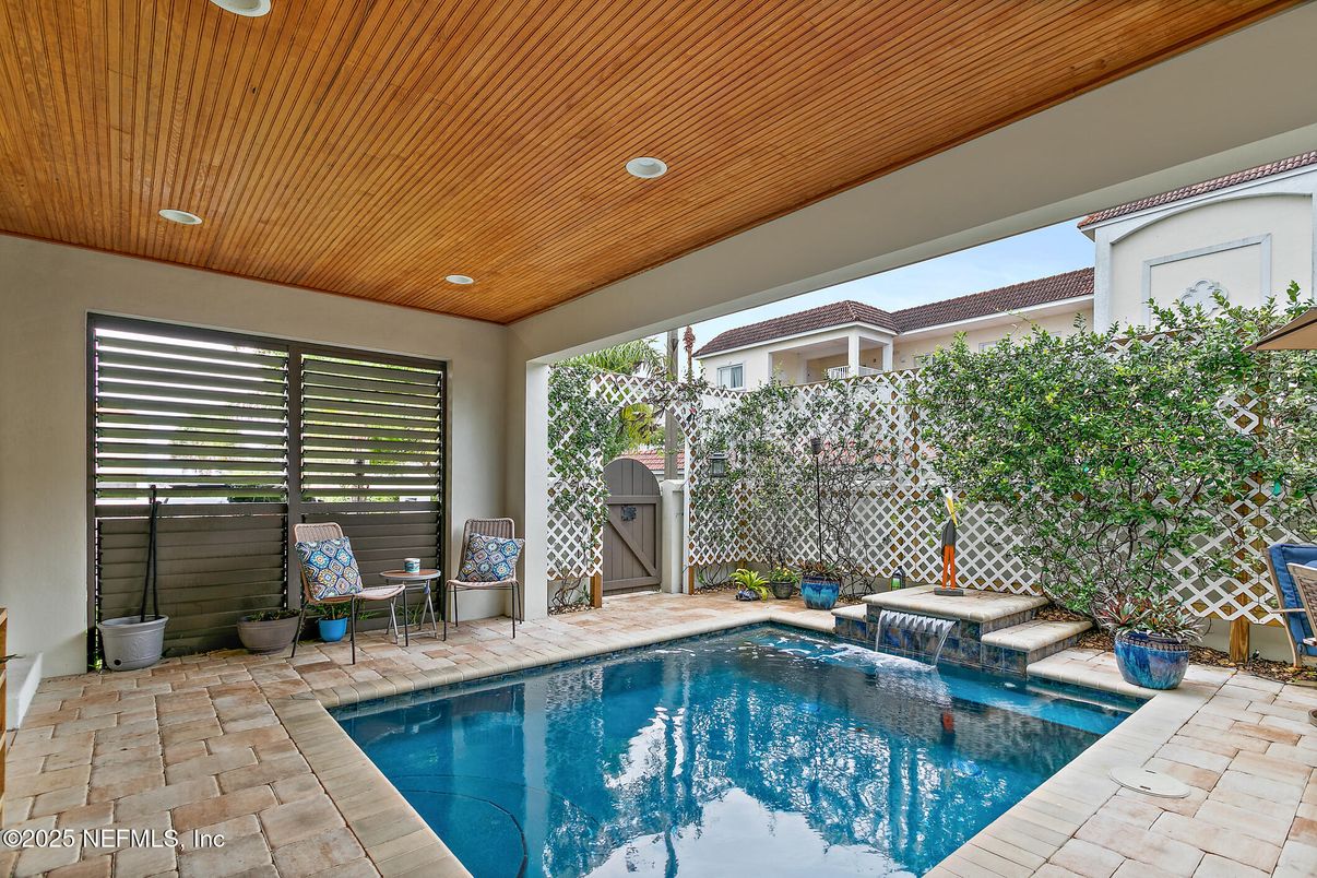 Exterior, Pool