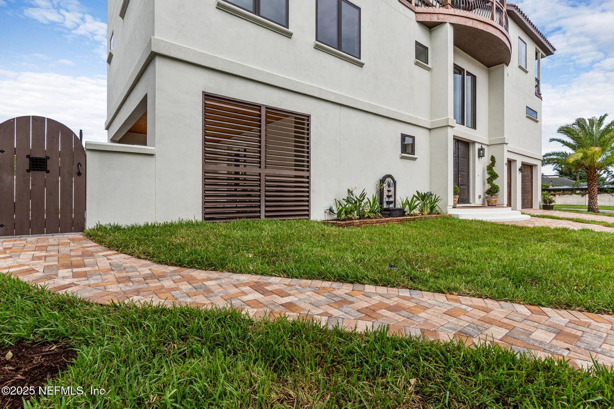 Backyard, Exterior