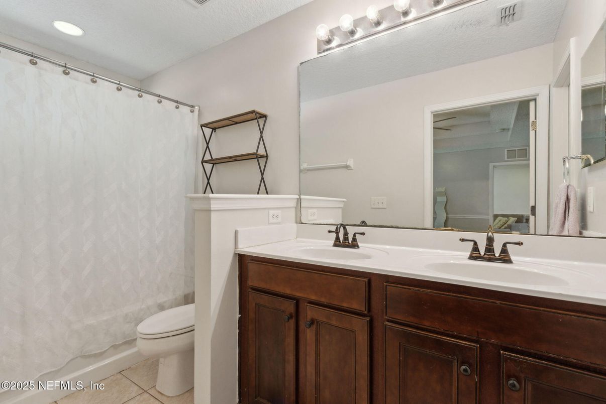 Bathroom, Dual Sink Vanities, Interior, Recessed Lighting