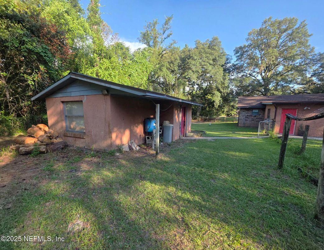 Backyard, Exterior