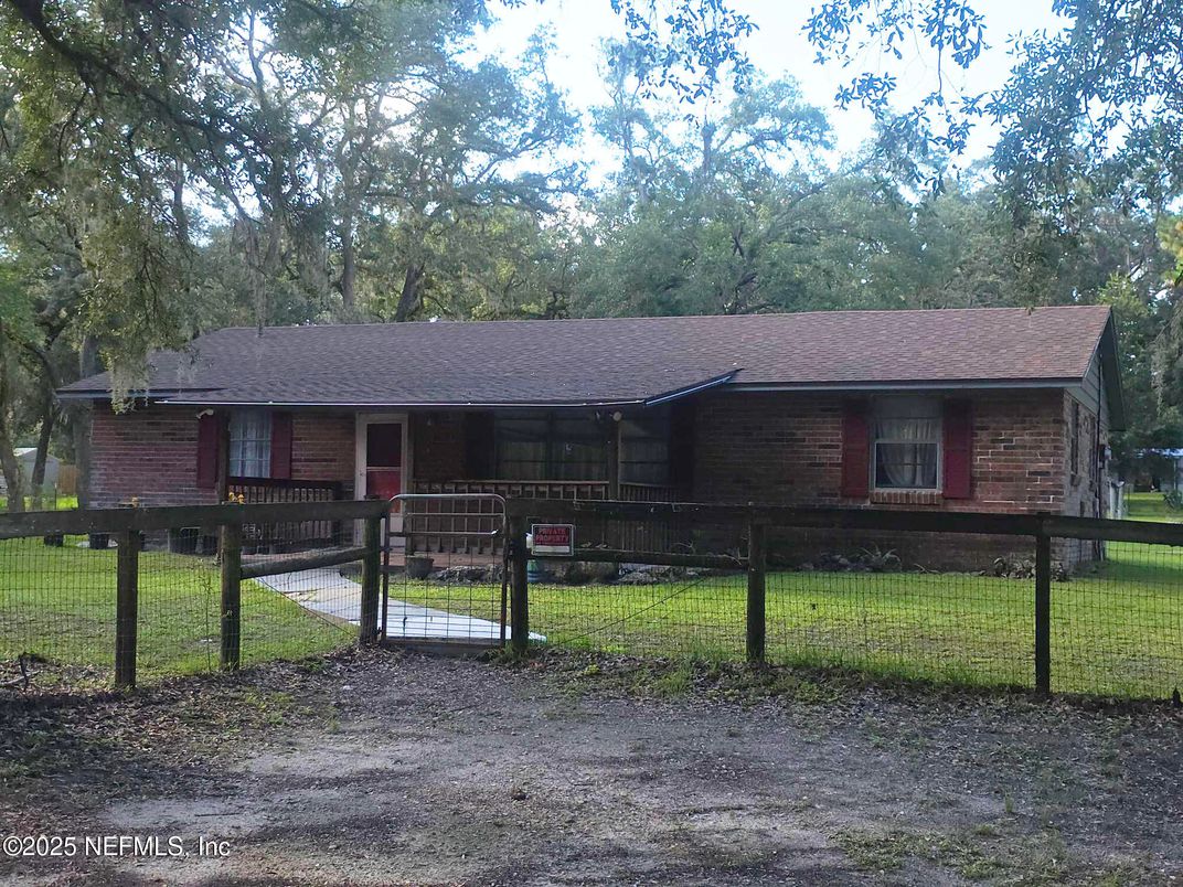Backyard, Exterior, Facade, Brick Facade, Log Home