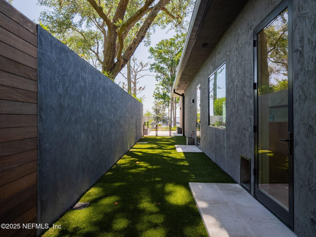 Backyard, Exterior