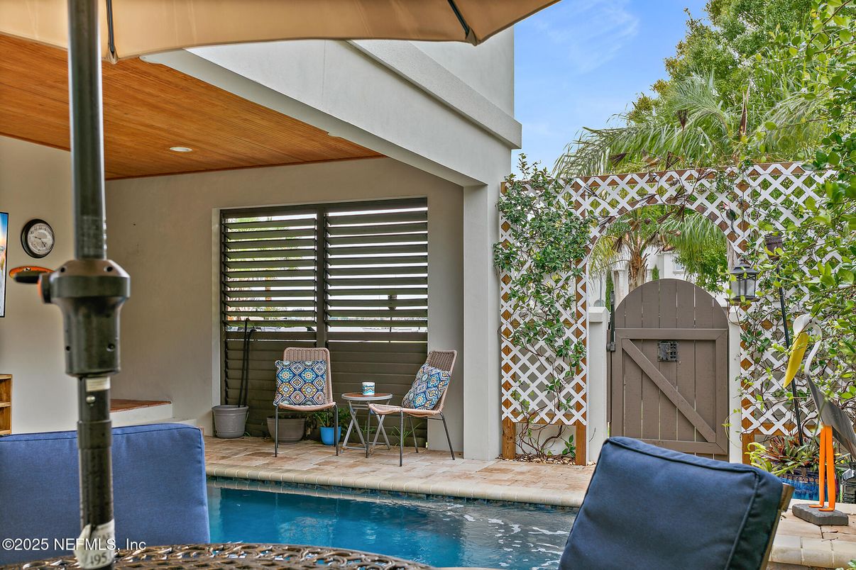 Exterior, Pool