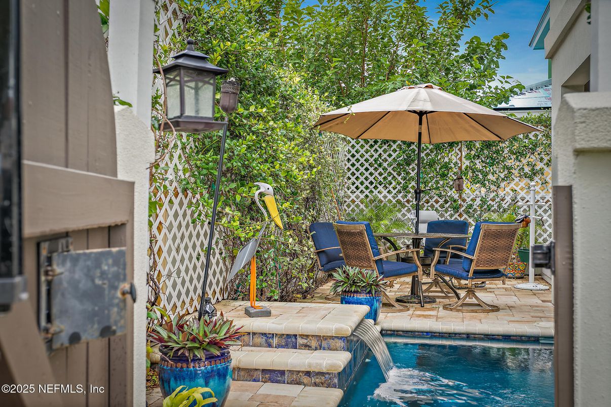 Exterior, Pool