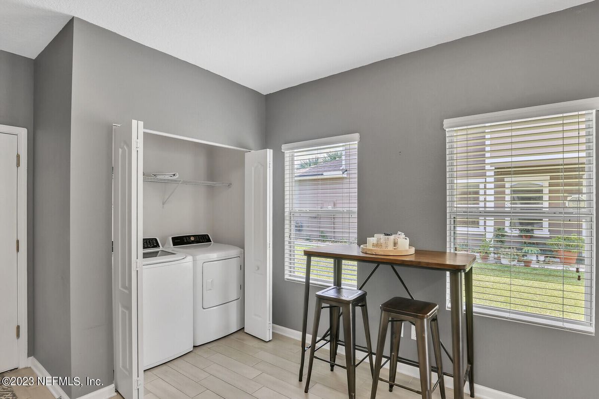 Interior, Washer, Wood Texture Flooring